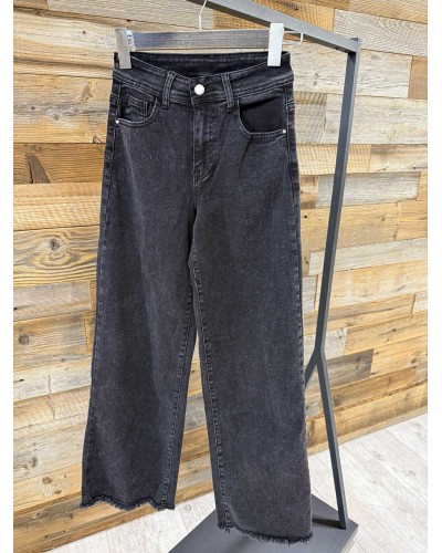 Spodnie jeansowe z postrzępioną nogawką By o la la....!