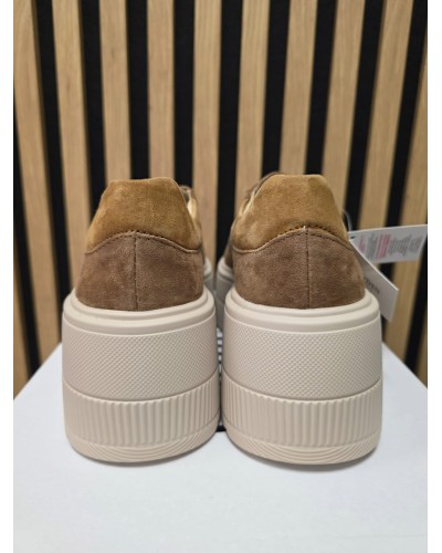 Sneakersy zamszowe kamelowe z beżem