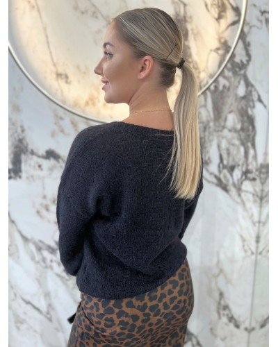 Sweter w szpic z bufiastym rękawem By o la la...! czarny