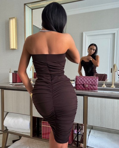 Sukienka z marszczeniem i różą La Milla czekoladowa