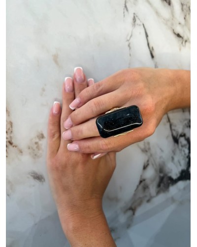 Pierścień prostokątny Berlin złoty z czernią