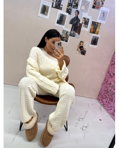 Komplet sweterkowy La Milla śmietankowy