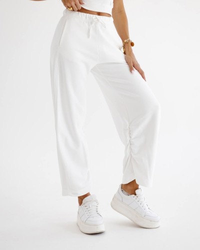 Spodnie dresowe z marszczoną nogawką By o la la...! śmietanowe