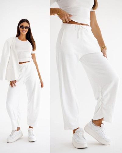 Spodnie dresowe z marszczoną nogawką By o la la...! śmietanowe