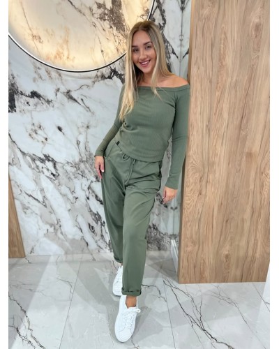 Basic prążkowany z dekoltem w łódkę By o la la...! matcha