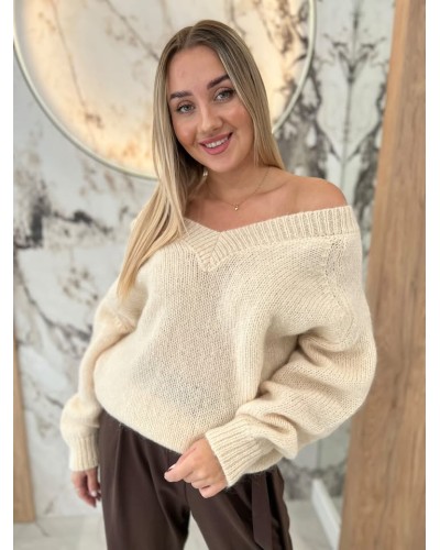 Sweter moherowy w szpic By o la la...! budyniowy