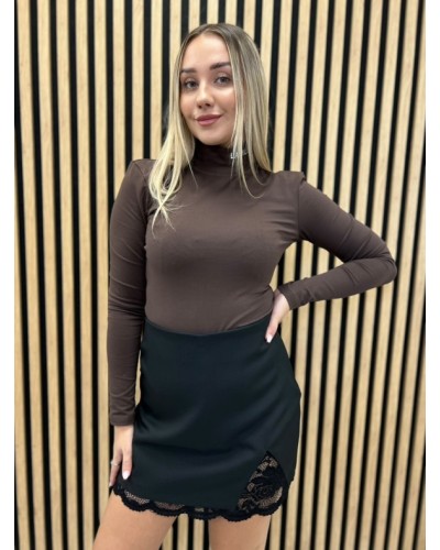 Spódniczko-spodenki z koronkowym rozcięciem La Milla czarne