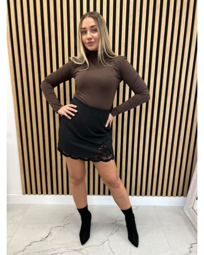 Spódniczko-spodenki z koronkowym rozcięciem La Milla czarne