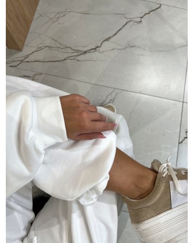 Spodnie dresowe z zakładką na nogawce By o la la...! śmietanowe