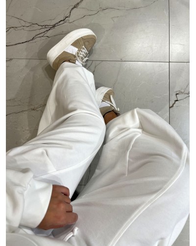 Spodnie dresowe z zakładką na nogawce By o la la...! śmietanowe