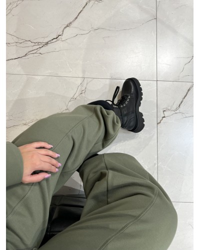 Spodnie dresowe z zakładką na nogawce By o la la...! matcha