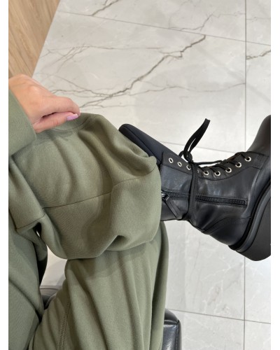 Spodnie dresowe z zakładką na nogawce By o la la...! matcha